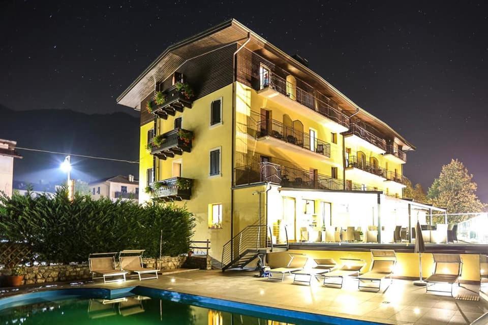 Albergo เมซโซลาโก ภายนอก รูปภาพ